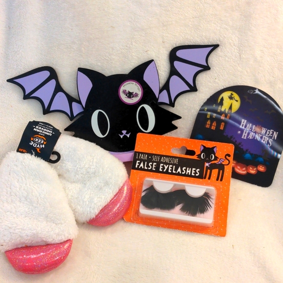 Halloween Bundle Vampire Black Cat Bat Decor Sign Unicorn Feather False Eyelash+ - Picture 1 of 12